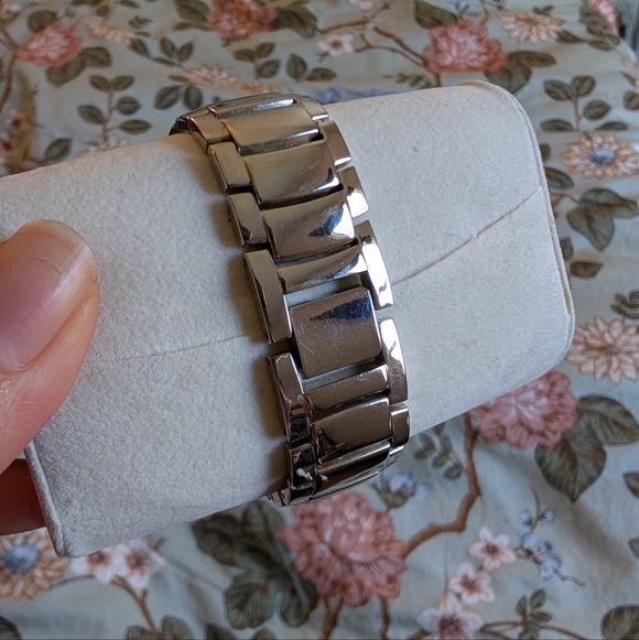 Hello Kitty Watch - Picture 3 of 4